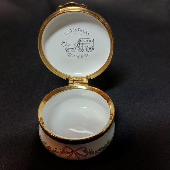 Crummles Enamel Trinket Box Harrods Christmas Scene - Picture 5 of 6